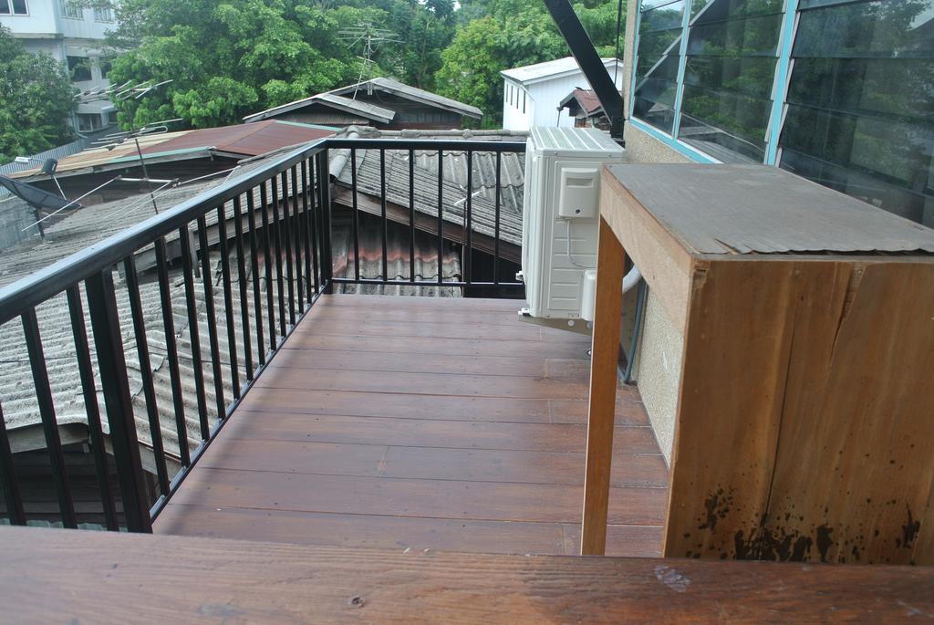 Eco House Apartment Bangkok Exterior photo