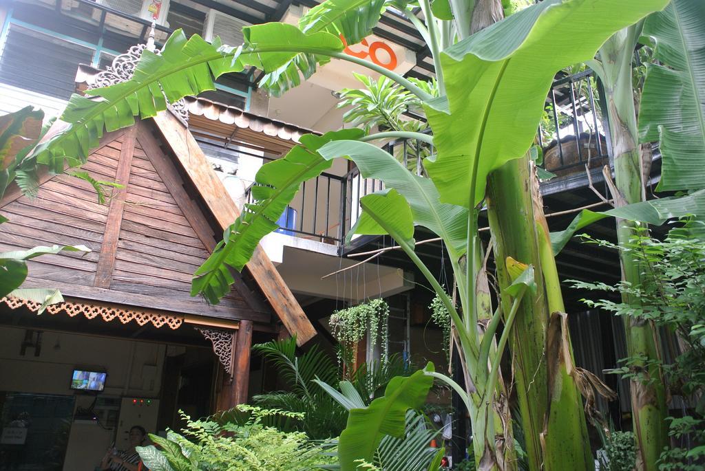 Eco House Apartment Bangkok Exterior photo