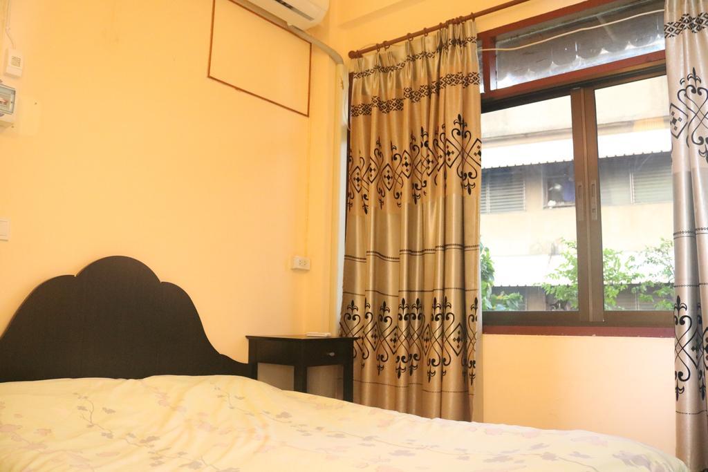 Eco House Apartment Bangkok Exterior photo