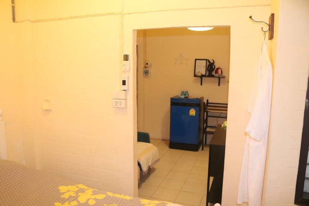 Eco House Apartment Bangkok Exterior photo