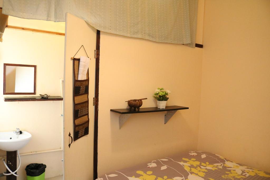 Eco House Apartment Bangkok Exterior photo