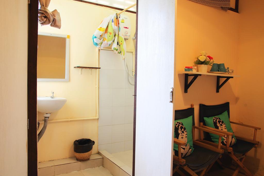 Eco House Apartment Bangkok Exterior photo